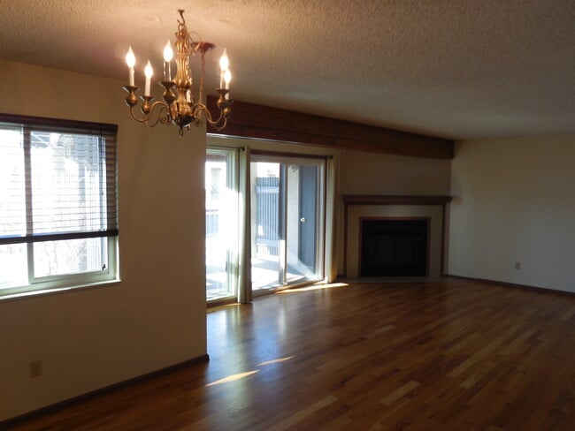 Building Photo - 918 Fontmore Rd
