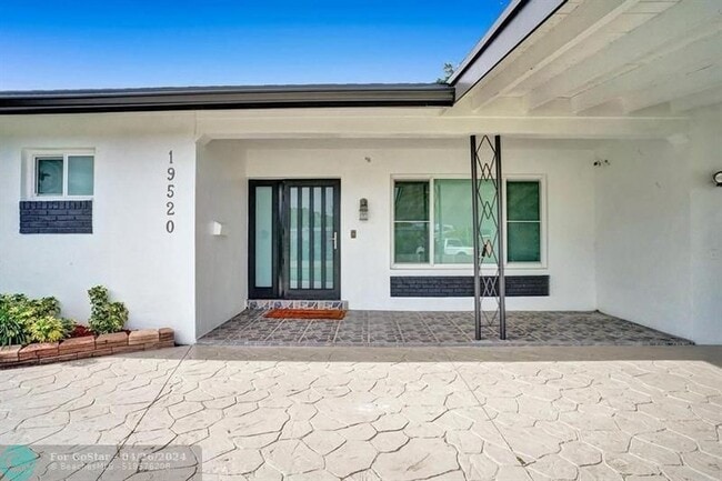 Building Photo - 19520 NE 19th Ave