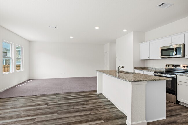 Building Photo - 5932 Sahara Dr