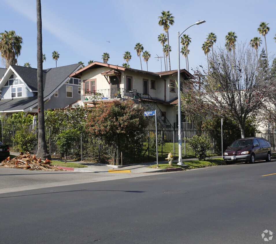 Foto principal - 901 S Mariposa Ave