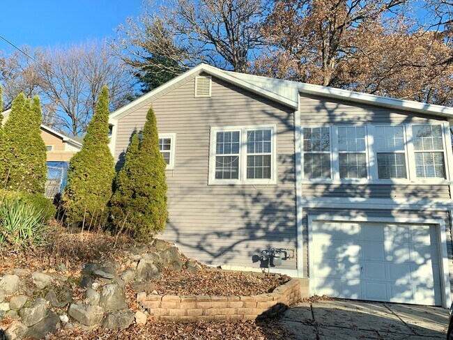 Foto del edificio - Beautiful 3 Bedroom Home With Lake Koshkon...