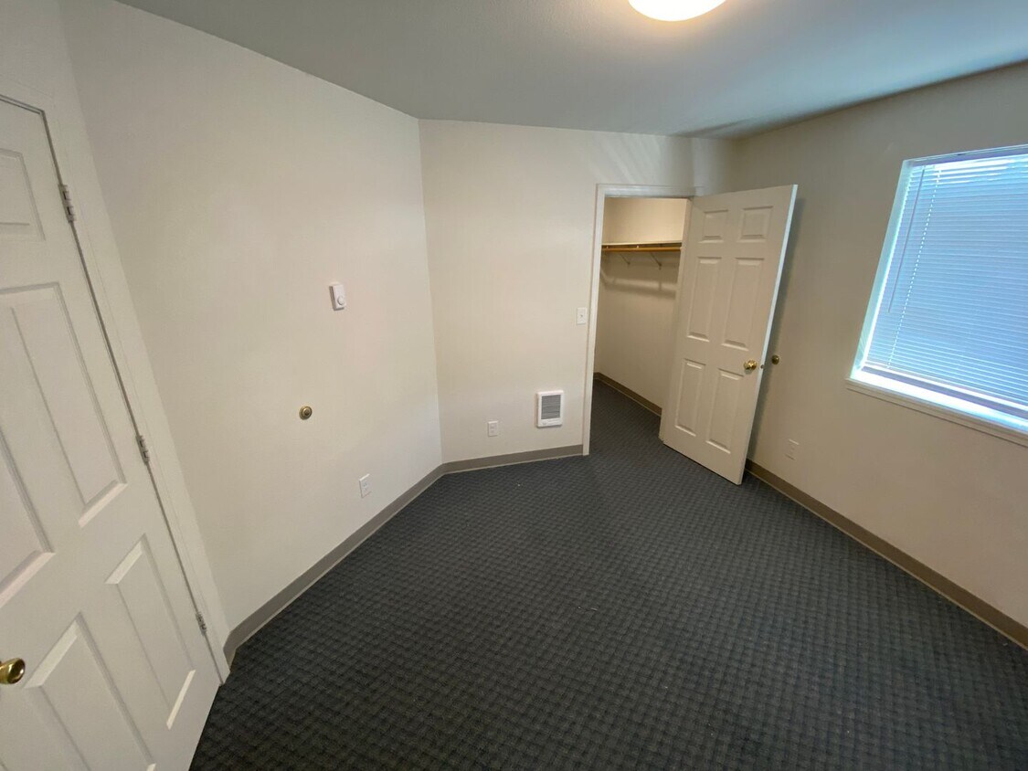 Foto del edificio - 806 E White Birch Ave