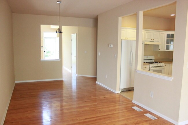 Building Photo - 29 Summerhill Dr