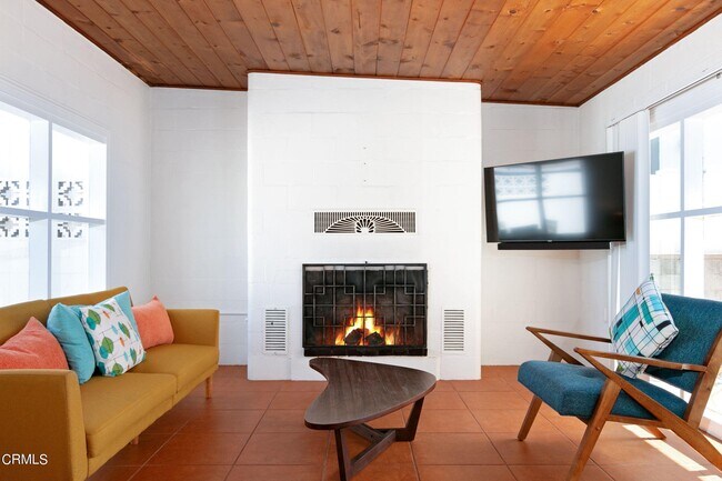 Foto del edificio - 3748 Ocean Dr