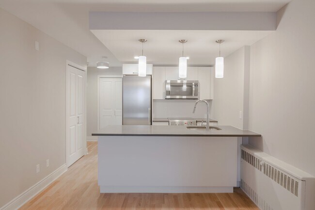 Building Photo - 3460 Rue Durocher