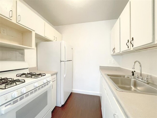 Building Photo - 3431 N Hills Dr