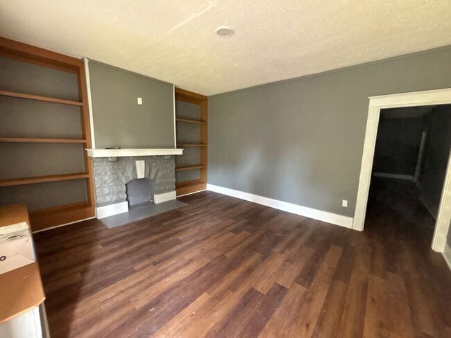 Building Photo - 1547 E McLemore Ave