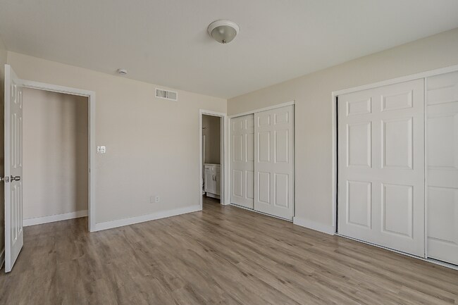 Building Photo - 2429 W Avalon Dr