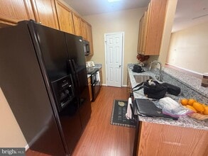 Building Photo - 5743 Goldfinch Ct