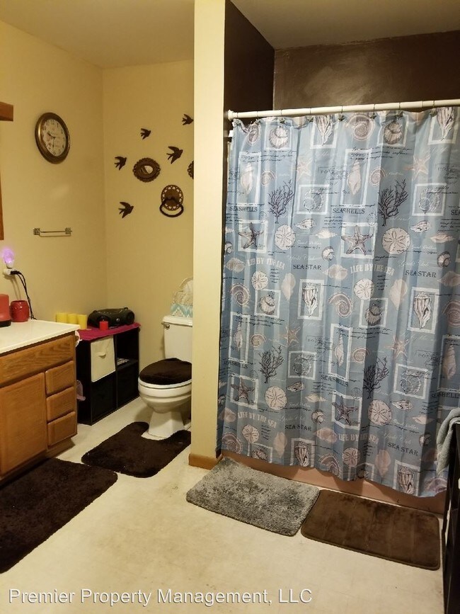 Building Photo - 2 br, 1 bath House - 228 W SWEET AVE