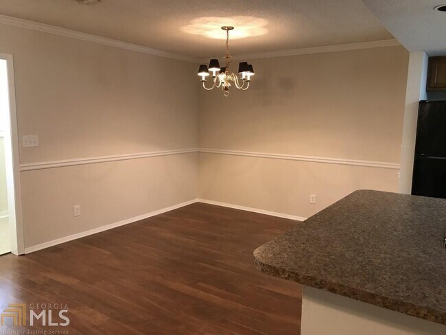 Building Photo - 2187 Surrey Ct