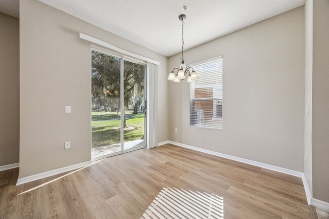 Building Photo - Gorgeous 3/2.5/2 Townhome in Gated Tucker Oaks!