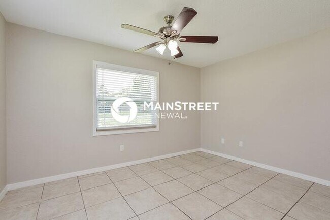 Foto del edificio - 4 Bedroom Pet-Friendly Home in DeLand, FL with Main Street Renewal