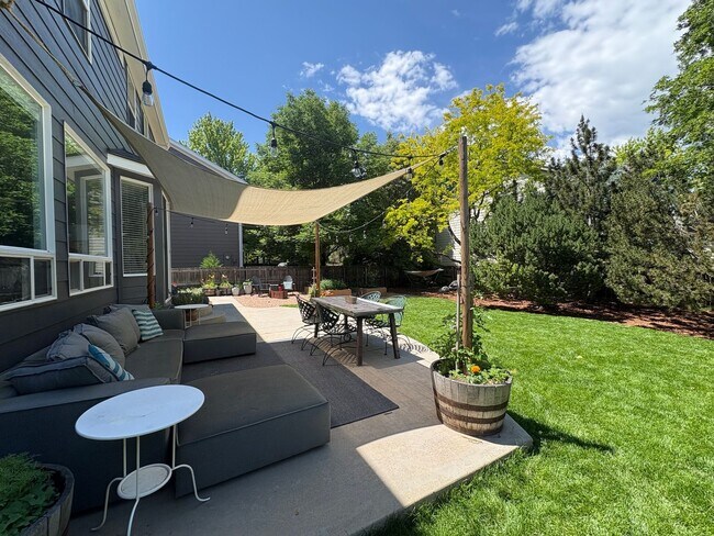 Foto del edificio - High-End 4 Bed 3.5 Bath Home Next to Arapa...