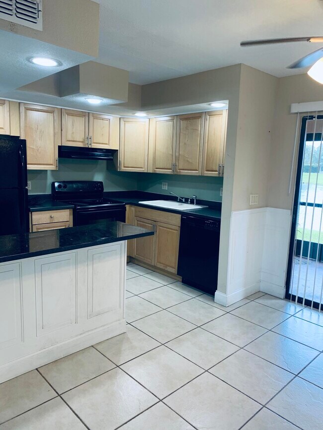 Building Photo - 4479 Oak Terrace Dr