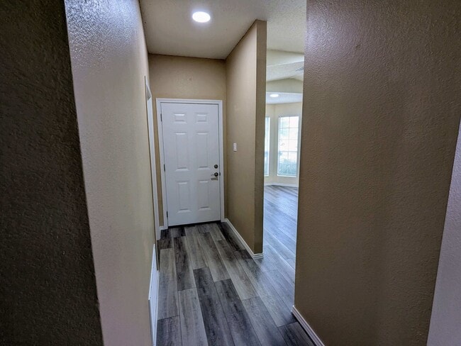 Building Photo - 1218 Acanthus St