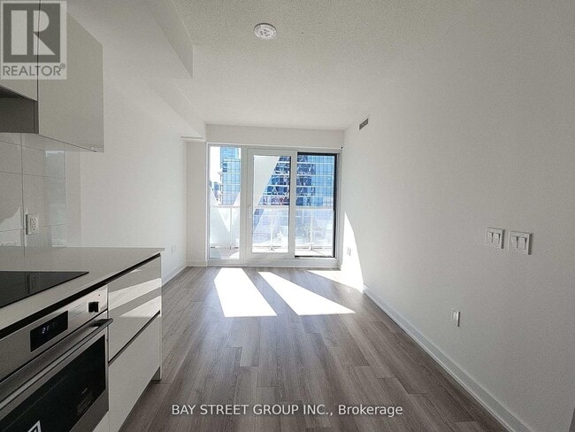 Building Photo - 230 Simcoe St