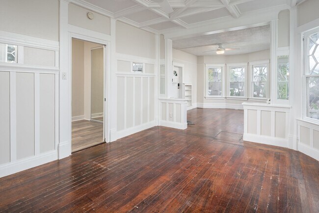Building Photo - Beautiful Remodel in South Park!