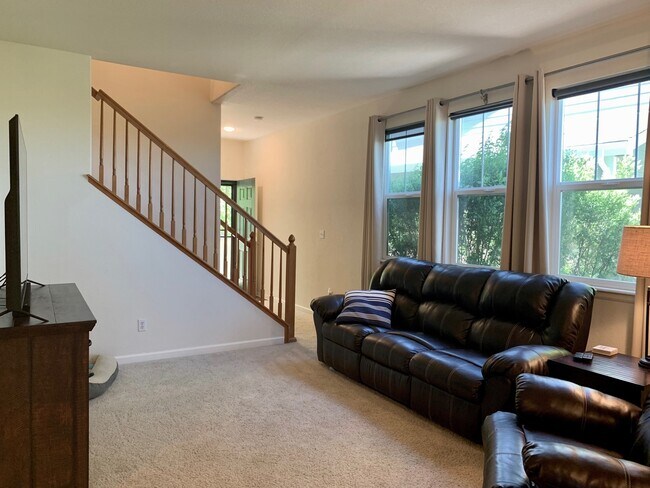 Building Photo - Well Maintained Murphy Creek Home With Unb...