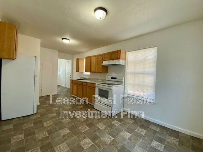 Building Photo - 3042 Fulton St