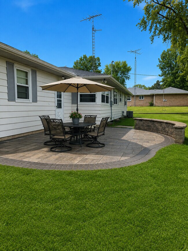Building Photo - 532 Riley Dr