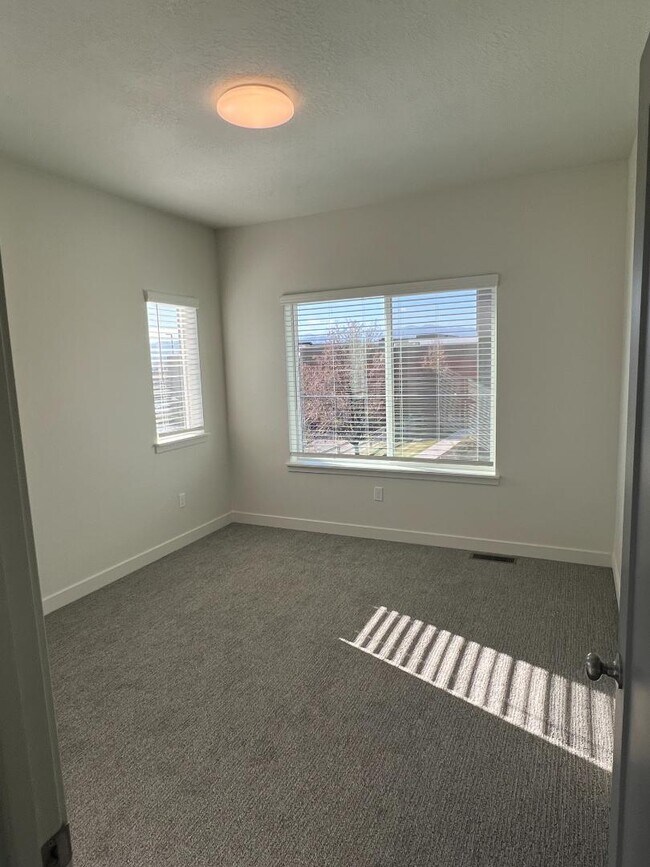 Foto del edificio - 636 E 12225 S