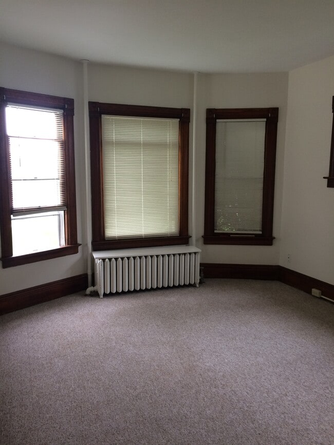 Foto del edificio - 213 E Mill St