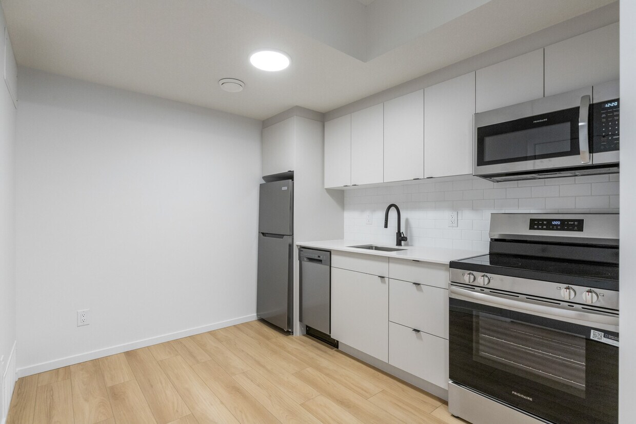 Primary Photo - 12327-12107 107 St NW