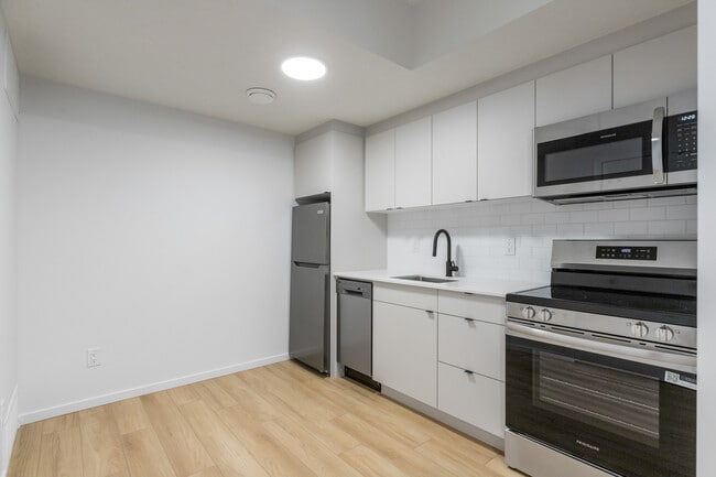 Building Photo - 11514-11587 87 St NW