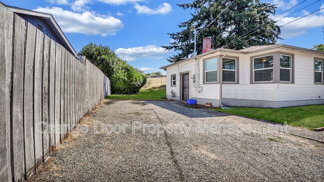 Building Photo - 77 S California Ave