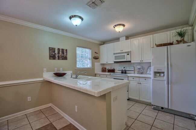 Building Photo - 1851 Westminster Dr