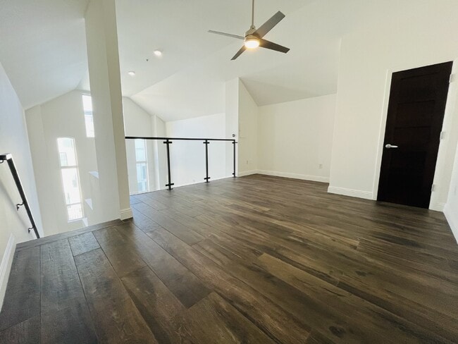 Foto del edificio - "Discover Urban Elegance: Spacious 1417 Sq Ft Studio Condo in the Heart of Phoenix!"