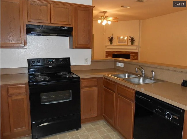 Building Photo - Charming 3-Bed, 3-Bath Home with Fireplace...
