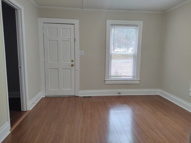 Building Photo - 1205 Laura Ave