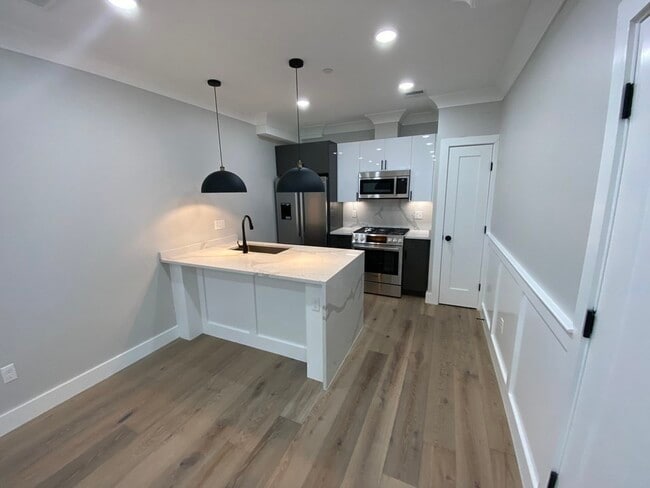 Building Photo - 300 Somerville Ave