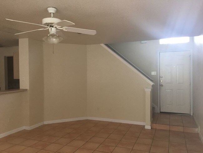Building Photo - Luxury 3BR/3.5BA Duplex