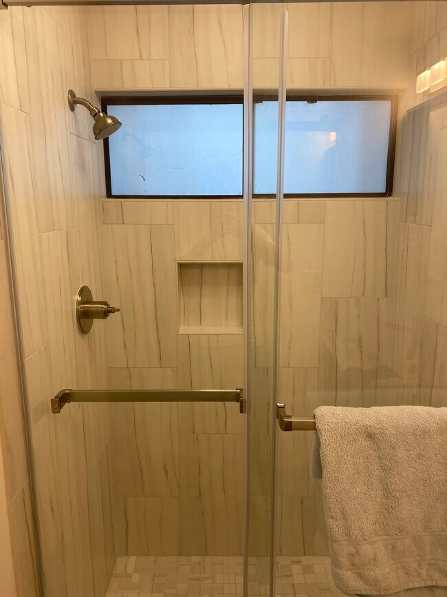 Bathroom 3 - 931 Mountain View Dr