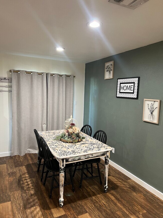 Foto del edificio - 2203 Stoneham Ct