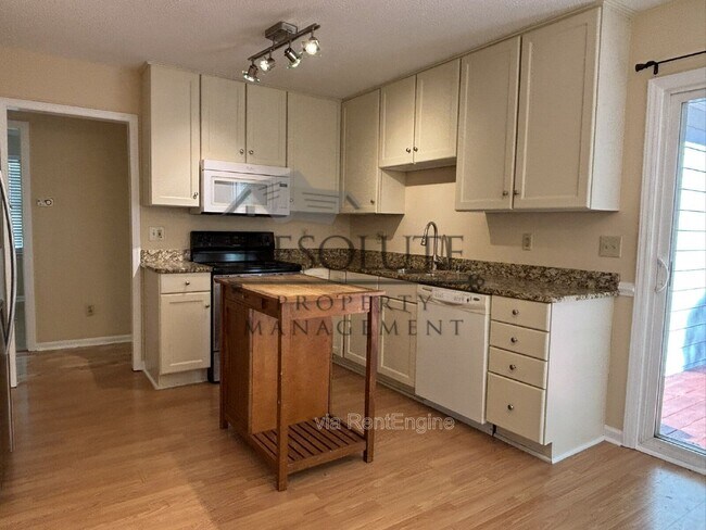 Foto del edificio - 4632 Timberhurst Dr