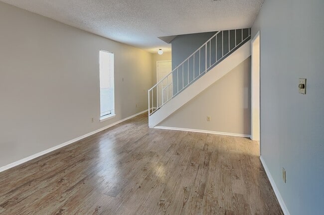 Foto del edificio - 2300 Berkett Dr