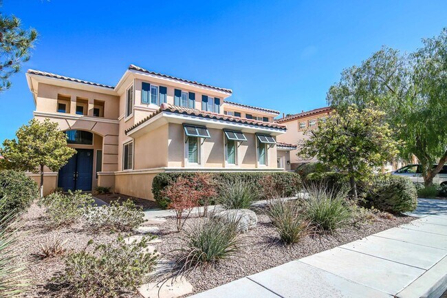 Foto del edificio - INCREDIBLE 4 BEDROOM IN GUARD GATED COMMUN...