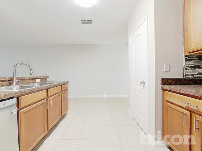 Foto del edificio - 492 Shirley Dr