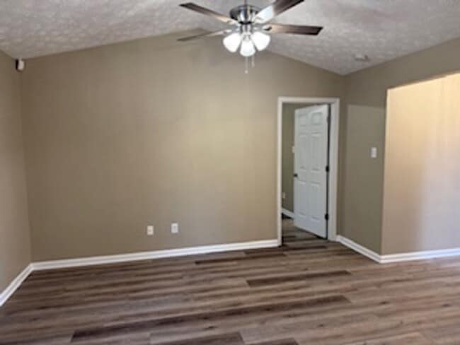 Photo - Knoxville 37934 - 2 bedroom, 2 bath condo - Contact Susan Niedergeses (865) 300-4722