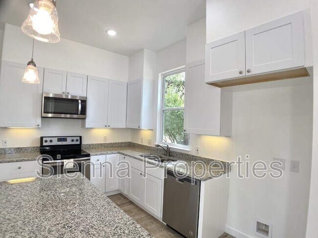 Foto del edificio - 255 Lourdes Ct