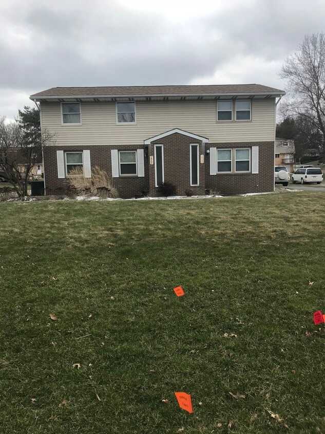 Primary Photo - 2960 Thackeray Ave NW