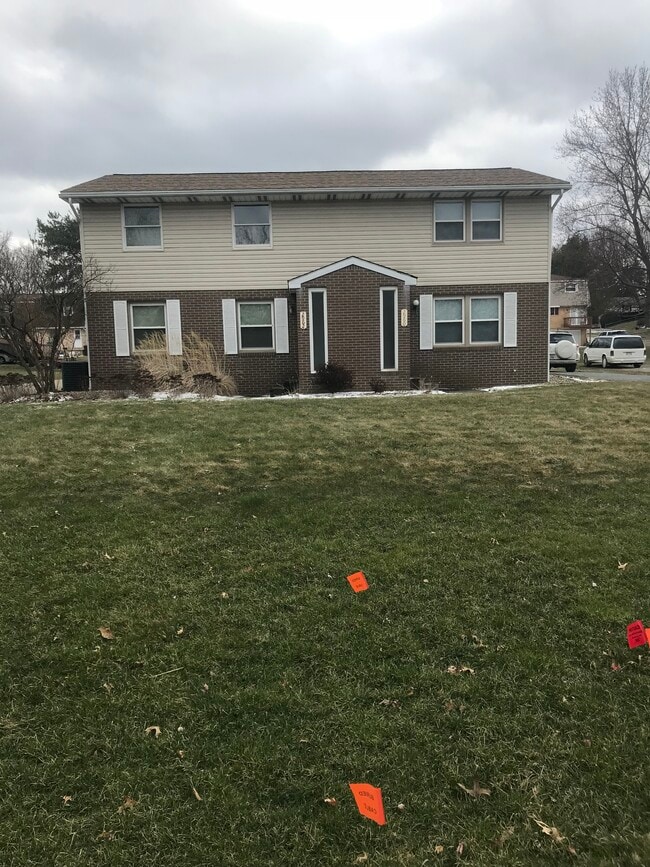 Building Photo - 2960 Thackeray Ave NW