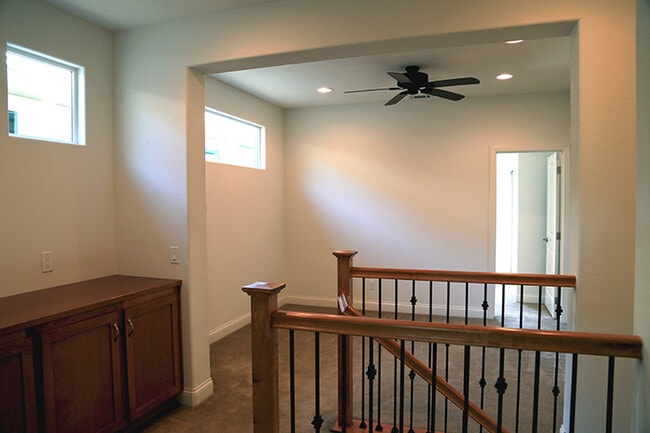 Building Photo - 321 Oak Hill Rd