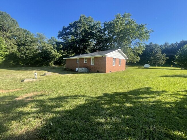 Building Photo - 705 Harris Rd