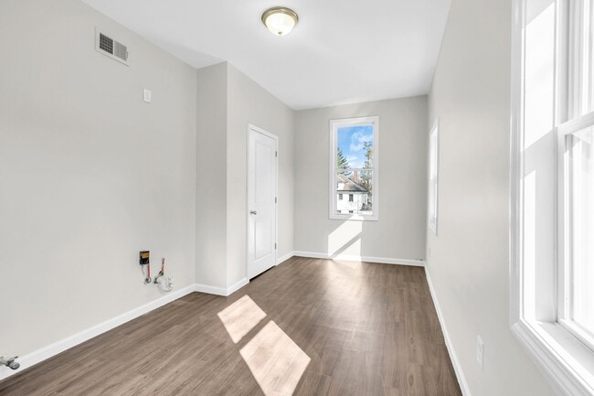 Building Photo - 478 Bath Ave