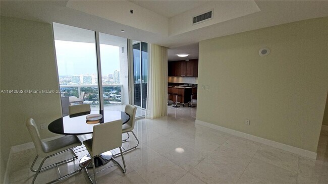 Building Photo - 15901 Collins Ave